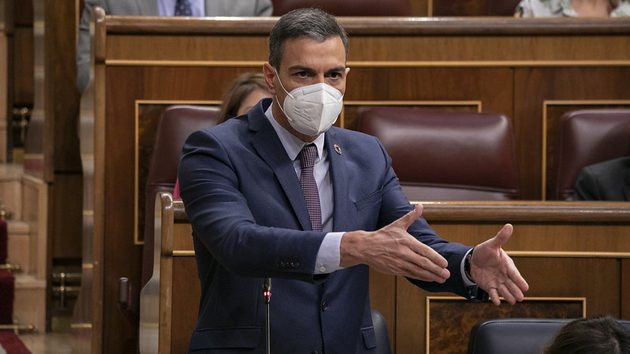 Pedro Sánchez contestando a Casado durante la sesión de control al Gobierno