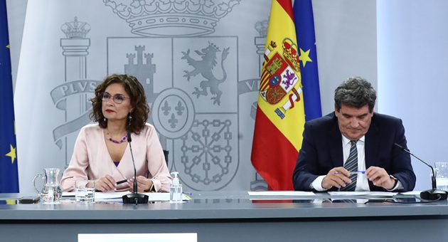 María Jesús Montero y José Luis Escrivá durante la rueda de prensa