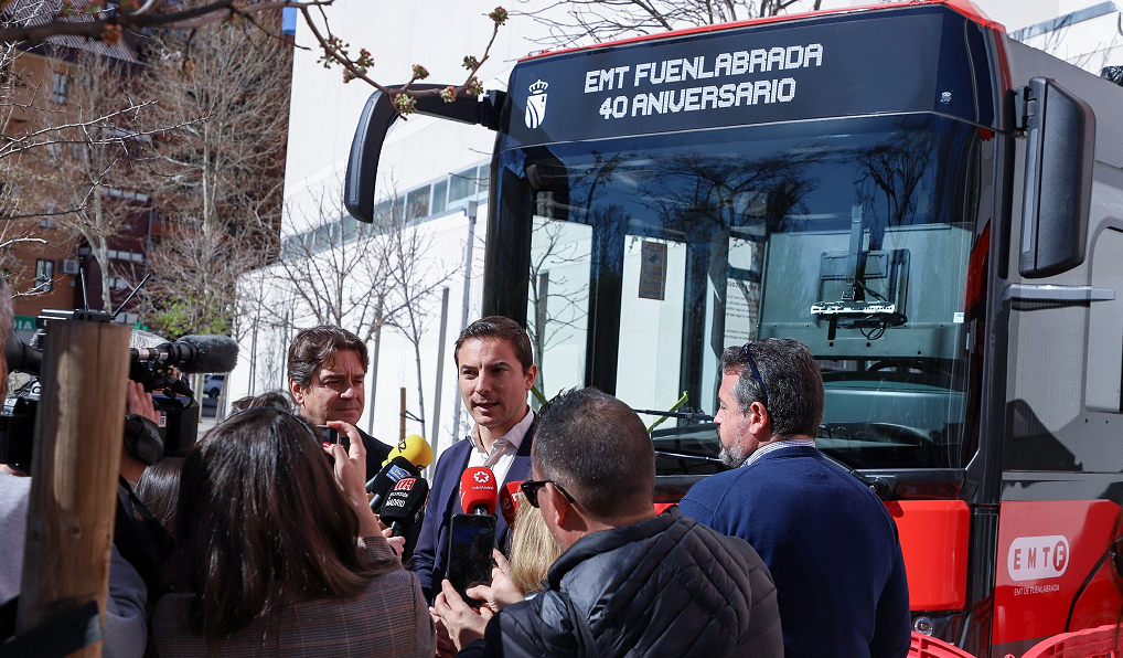 Lobato presenta en Fuenlabrada su red de autobuses que reducirá una hora de viajes entre municipios